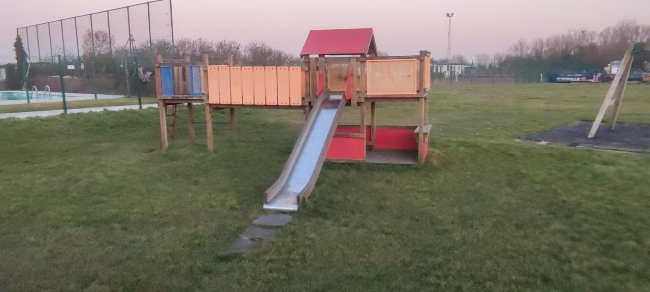 Przytulny Domek Holenderski Z Podgrzewanym Odkrytym Basenem Do Dyspozycji Gosci De Haan Exterior photo