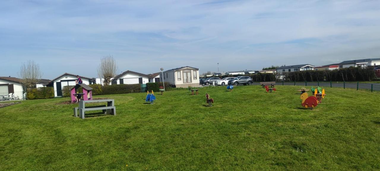 Przytulny Domek Holenderski Z Podgrzewanym Odkrytym Basenem Do Dyspozycji Gosci De Haan Exterior photo